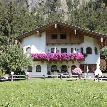 Aparthotel Vronis Waldhaus Adults Only Mayrhofen Exterior foto