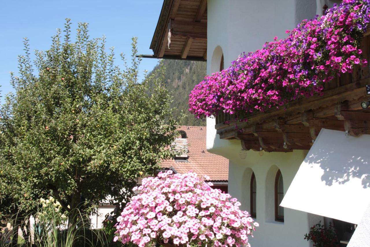 Aparthotel Vronis Waldhaus Adults Only Mayrhofen Exterior foto